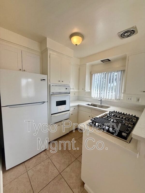 Building Photo - 152 Third Avenue