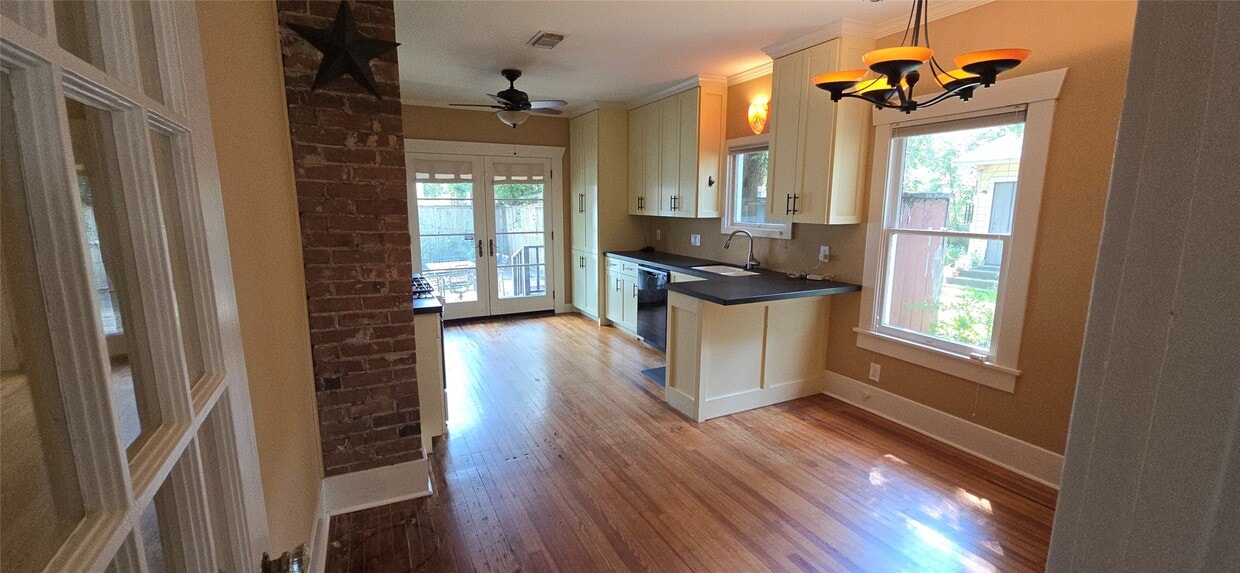 Primary Photo - 700 Ridge St
