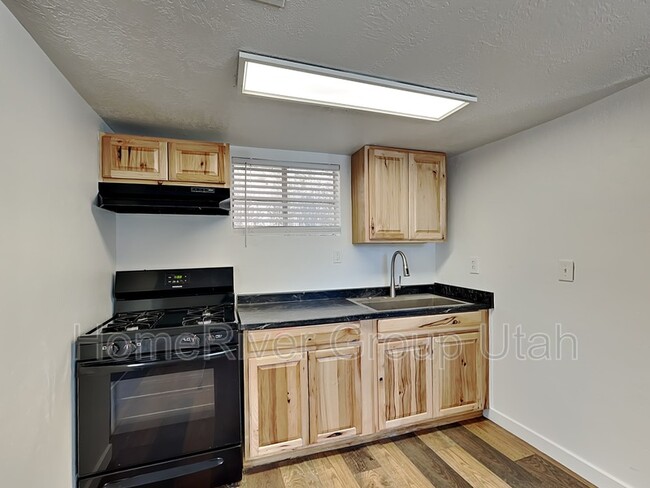 Building Photo - 338 N 300 W