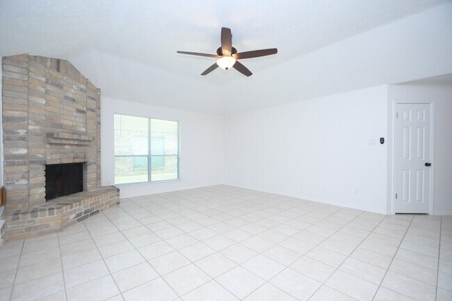 Building Photo - 2303 Old Dixie Dr