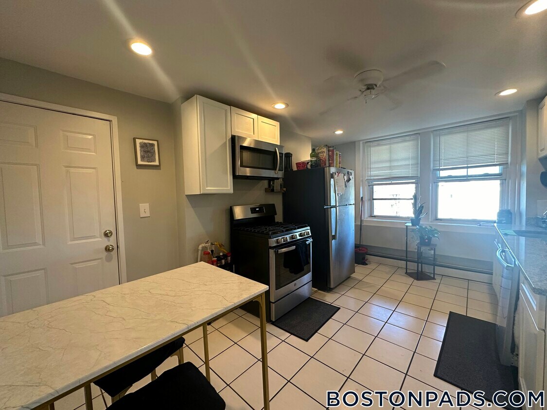 Foto principal - 972 Saratoga St