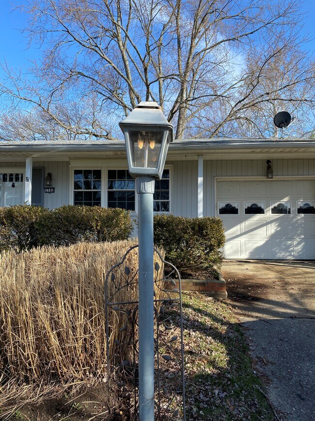 gaslight - 1582 Turquoise Dr