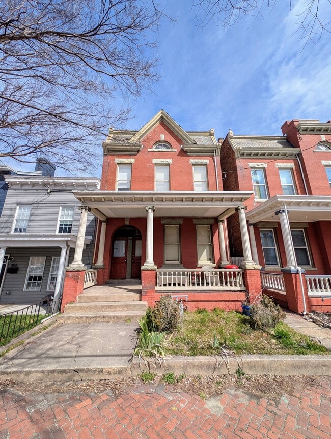 Building Photo - 804 W Clay St