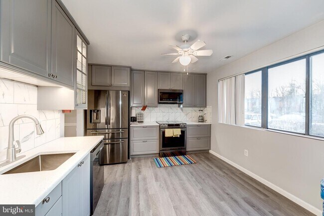 Foto del edificio - 6511 Buckland Ct