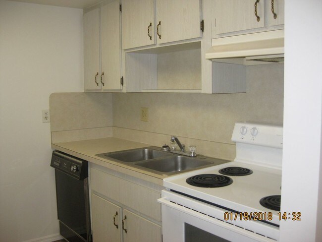 Building Photo - 1830 Robalo Dr