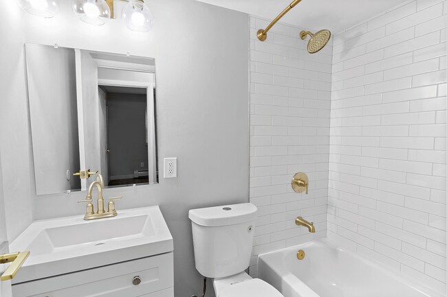 Baños renovados - The Courtyard of Oakley