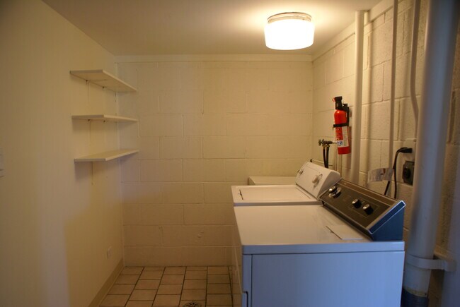 laundry room - 1105 Perth Dr