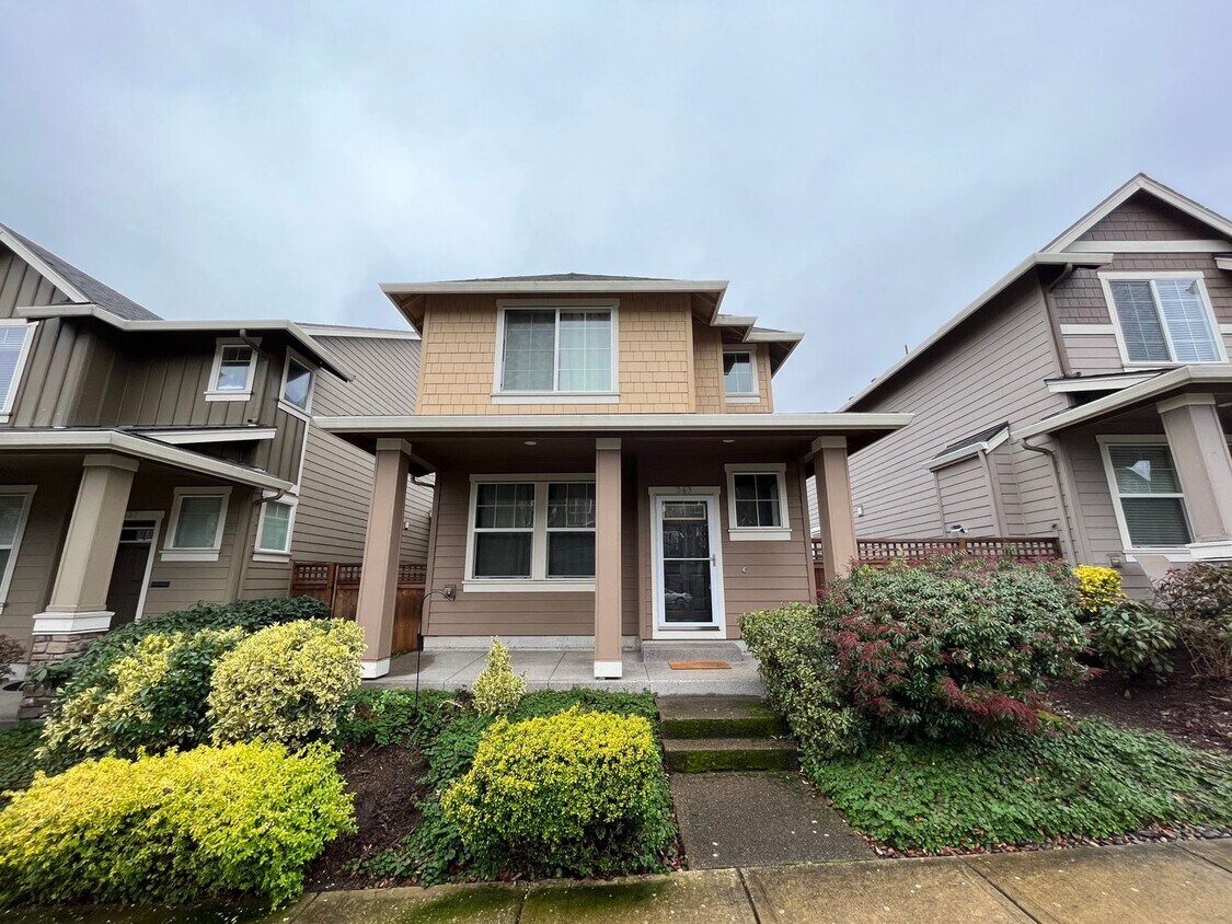 3 Bed 2.5 Bath Hillsboro House w/ Garage, House Rental in