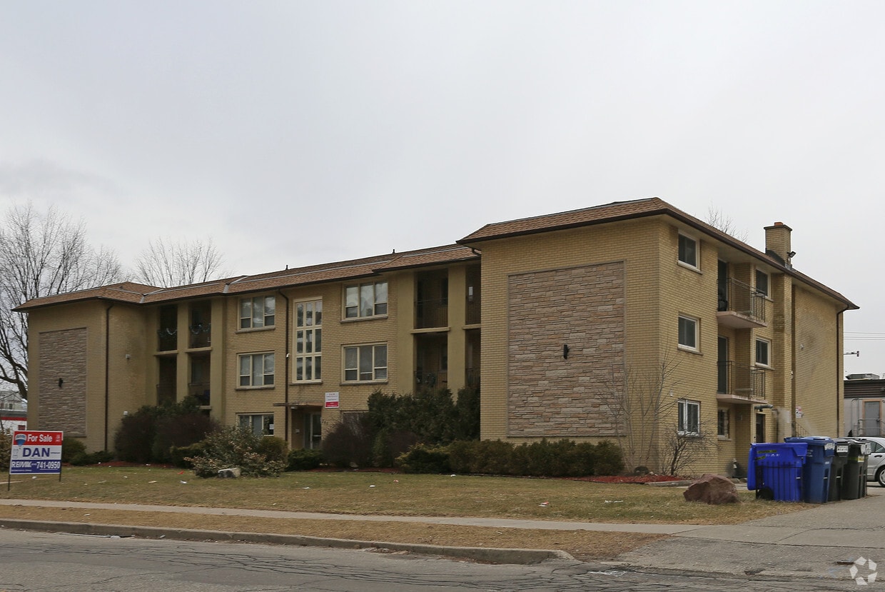Building Photo - 265 Regina St N