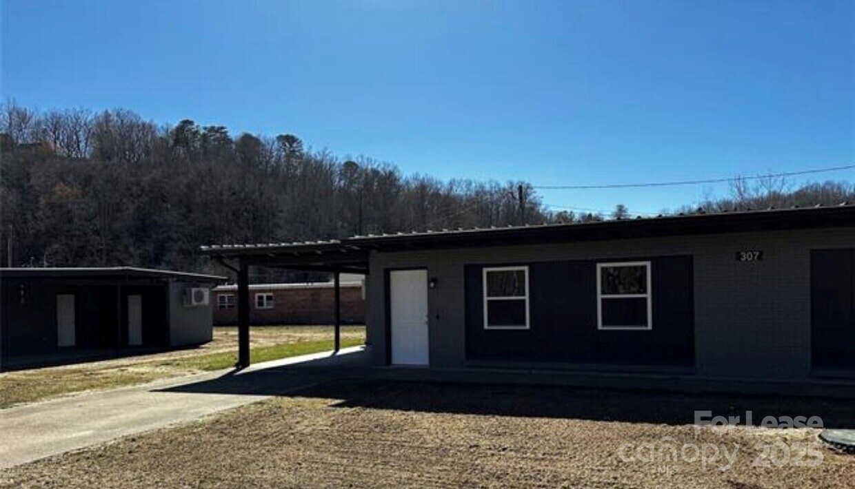 Foto principal - 307 Major Conley Rd