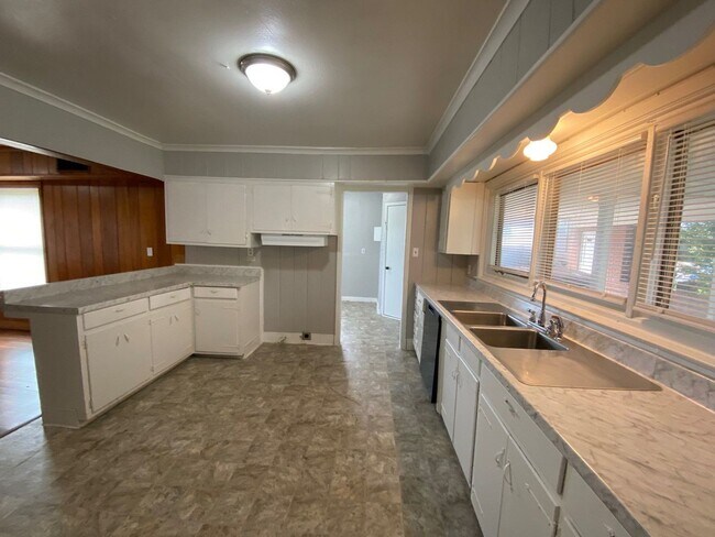 Foto del edificio - 4320 Bishop Hills Dr
