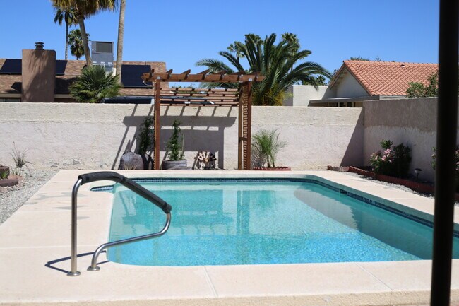 Gran piscina profunda - 12366 E Paseo Verano