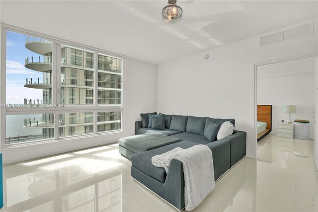 Building Photo - 300 S Biscayne Blvd