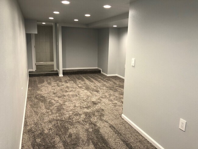 Foto del edificio - 99 Pine Oaks Rd