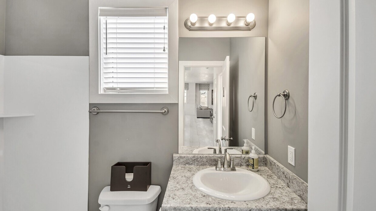 Foto principal - 15226 South Wild Horse Way