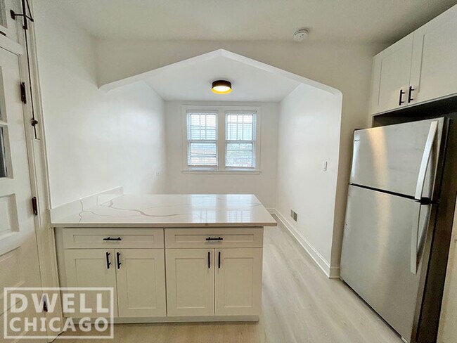 Foto del edificio - 5805 N Richmond St
