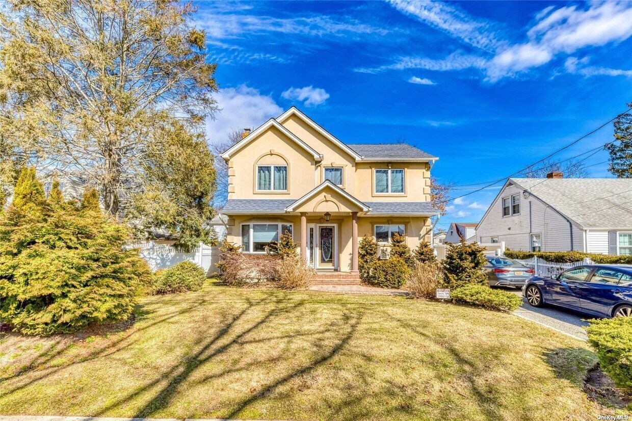 Primary Photo - 10 Dawes Ave