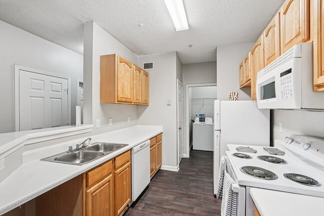 Building Photo - Leyland Pointe