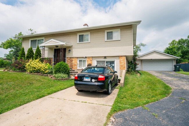 Building Photo - 490 Amherst Ln