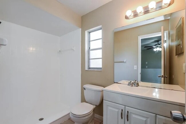 Building Photo - 102 Laguna Ct