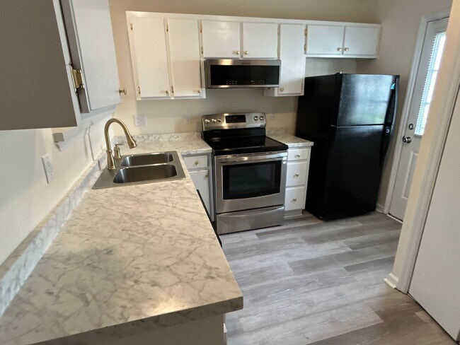 Foto del edificio - Updated 2 Bed | 2.5 Bath Townhouse in Clayton