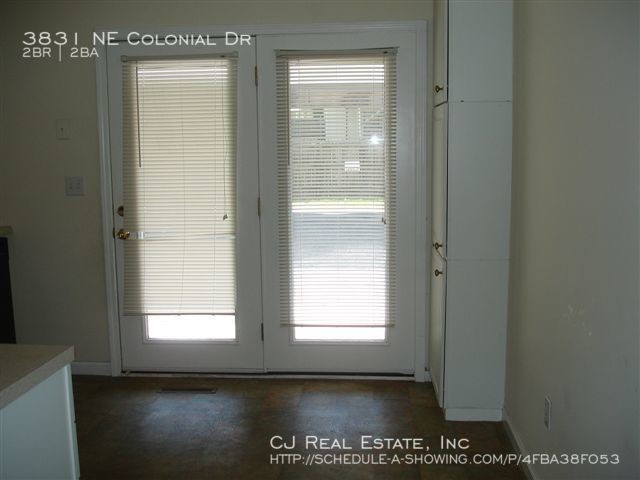 Building Photo - 3831 NE Colonial Dr