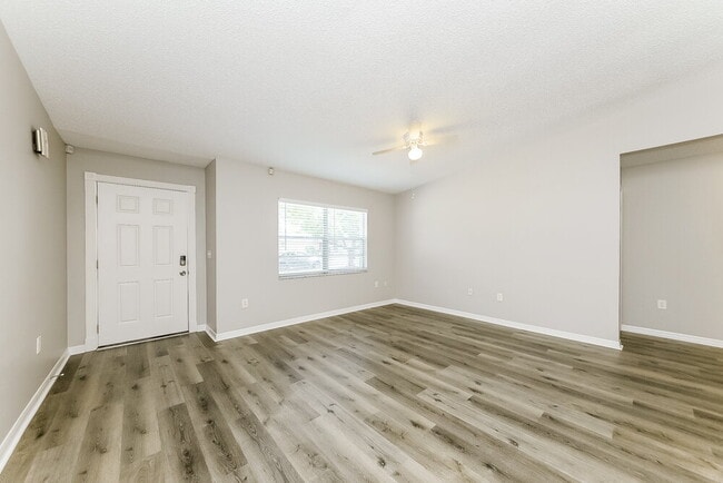 Building Photo - 7018 12th Ct E