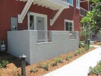 Building Photo - 866 Lawrence Dr