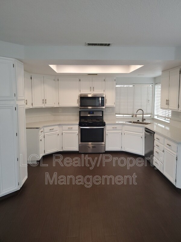 Building Photo - 24099 Golden Pheasant Ln