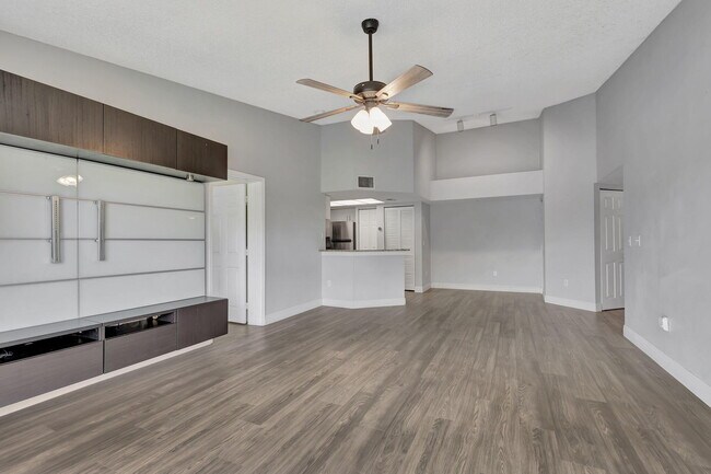 Foto del edificio - 600 Crestwood Ct N
