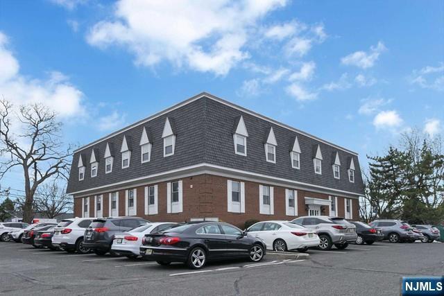 Foto del edificio - 573 Valley Rd