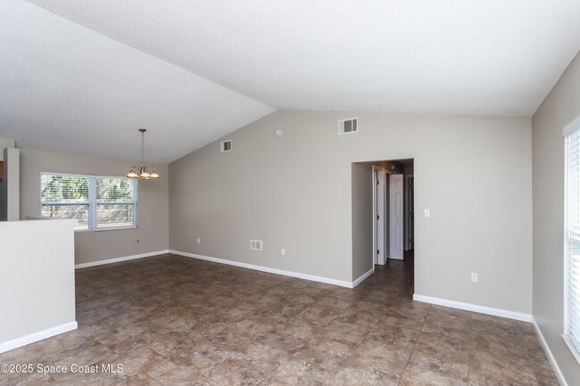 Foto del edificio - 2291 Macedo Rd NE