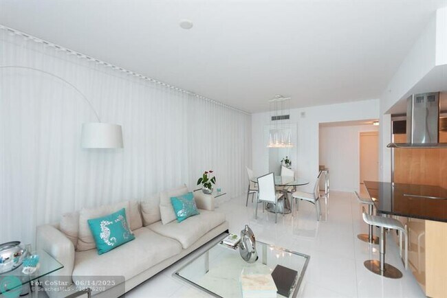 Foto del edificio - 6899 Collins Ave