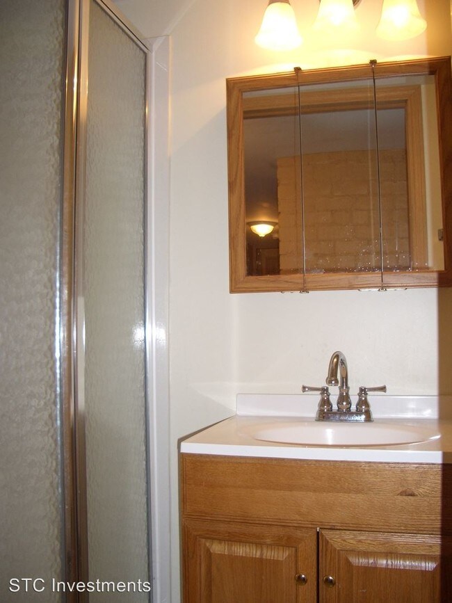 Building Photo - 1 br, 0.5 bath House - 401 W. Adams Basement