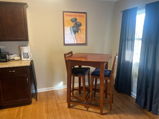 Foto del edificio - 105 N Garth Ave