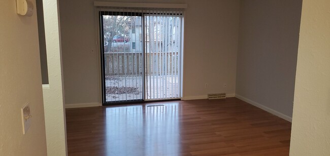 Building Photo - 3 bd, 2.5 ba Foxfire Condo, 5 minute drive...