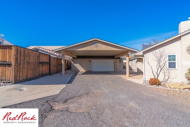Foto del edificio - Spacious 3 Bedroom Single-Level Home in Bl...
