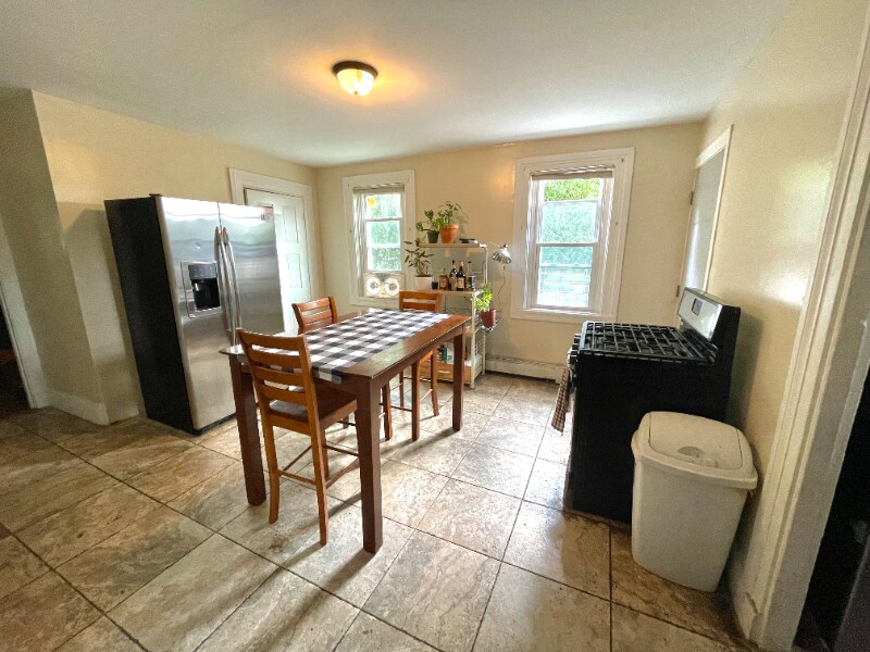 379 Pine St, Providence, RI 02903 Room for Rent in Providence, RI