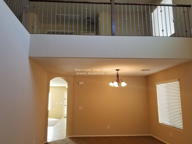 Building Photo - 4195 E Bonanza Rd