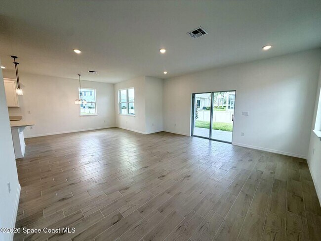 Building Photo - 856 Castleford Ave NE