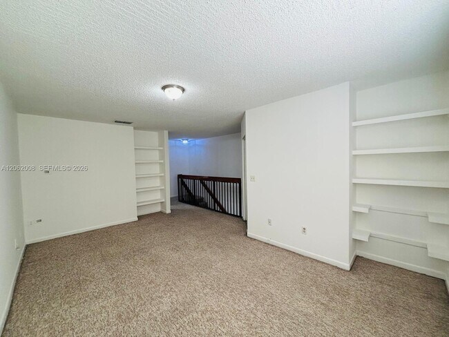 Foto del edificio - 18342 NW 68th Ave