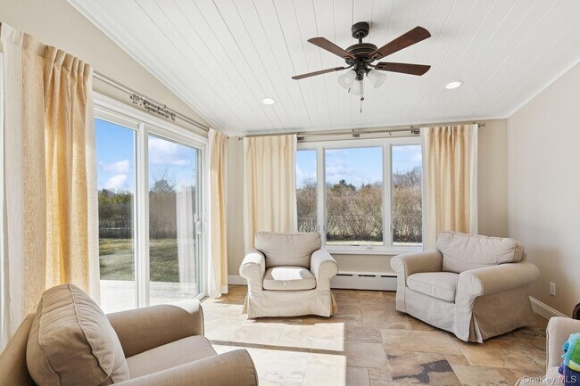 Foto del edificio - 1110 Gillette Dr