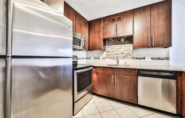 Building Photo - 1212 N La Salle Dr