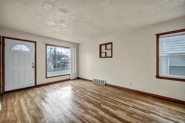 Foto del edificio - 10213 Dove Ave