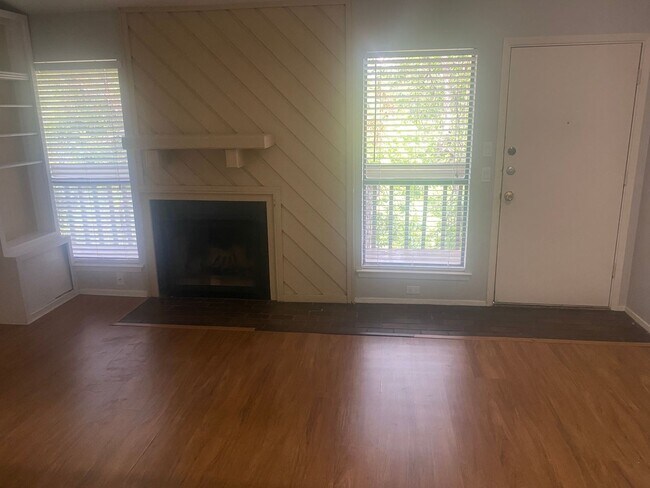 Foto del edificio - LAW SCHOOL SPECIAL - 1BD PLUS STUDY / 2BD/1BA