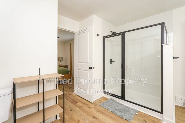 Foto del edificio - 2422 Queen St