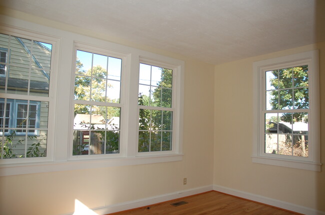 Building Photo - 806 Essex St
