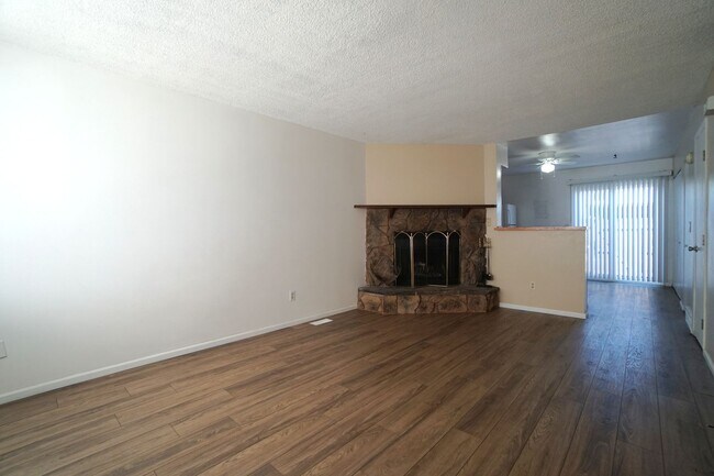 Foto del edificio - 7644 Lexington Manor Dr