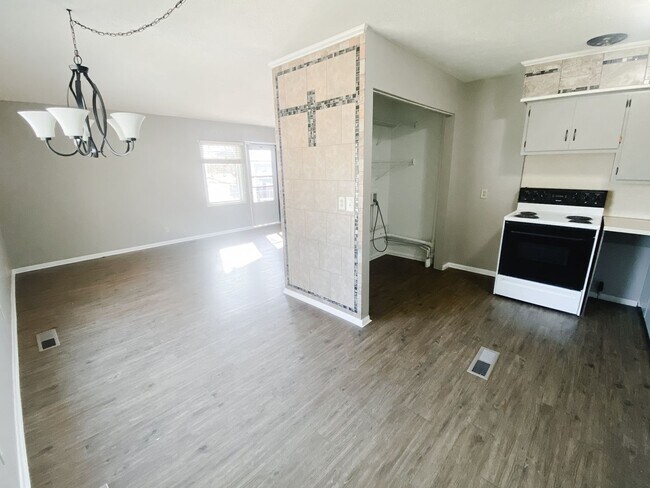 Foto del edificio - Three Bedroom Home