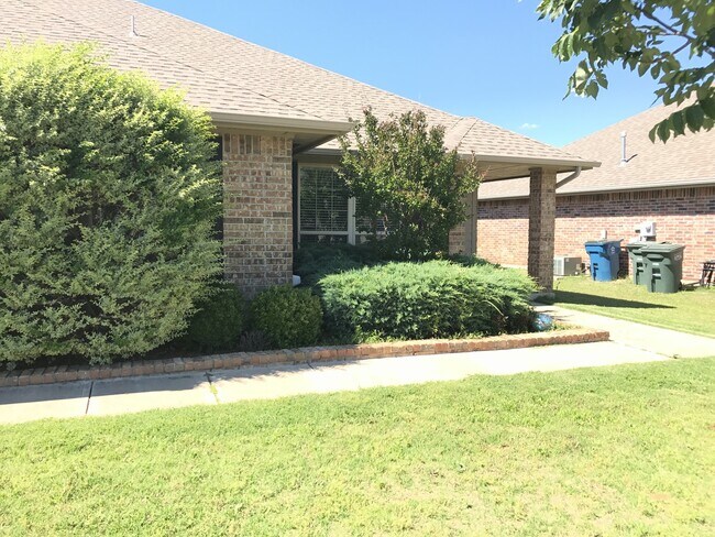 Foto del edificio - 4 bd + Office - Edmond North Schools - Com...